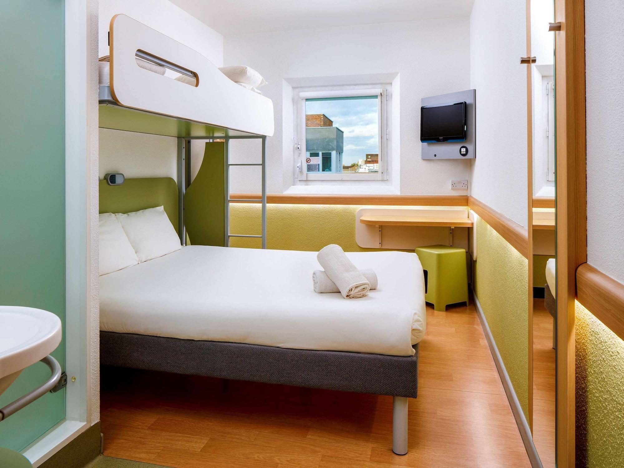 Ibis Budget London Hounslow Extérieur photo