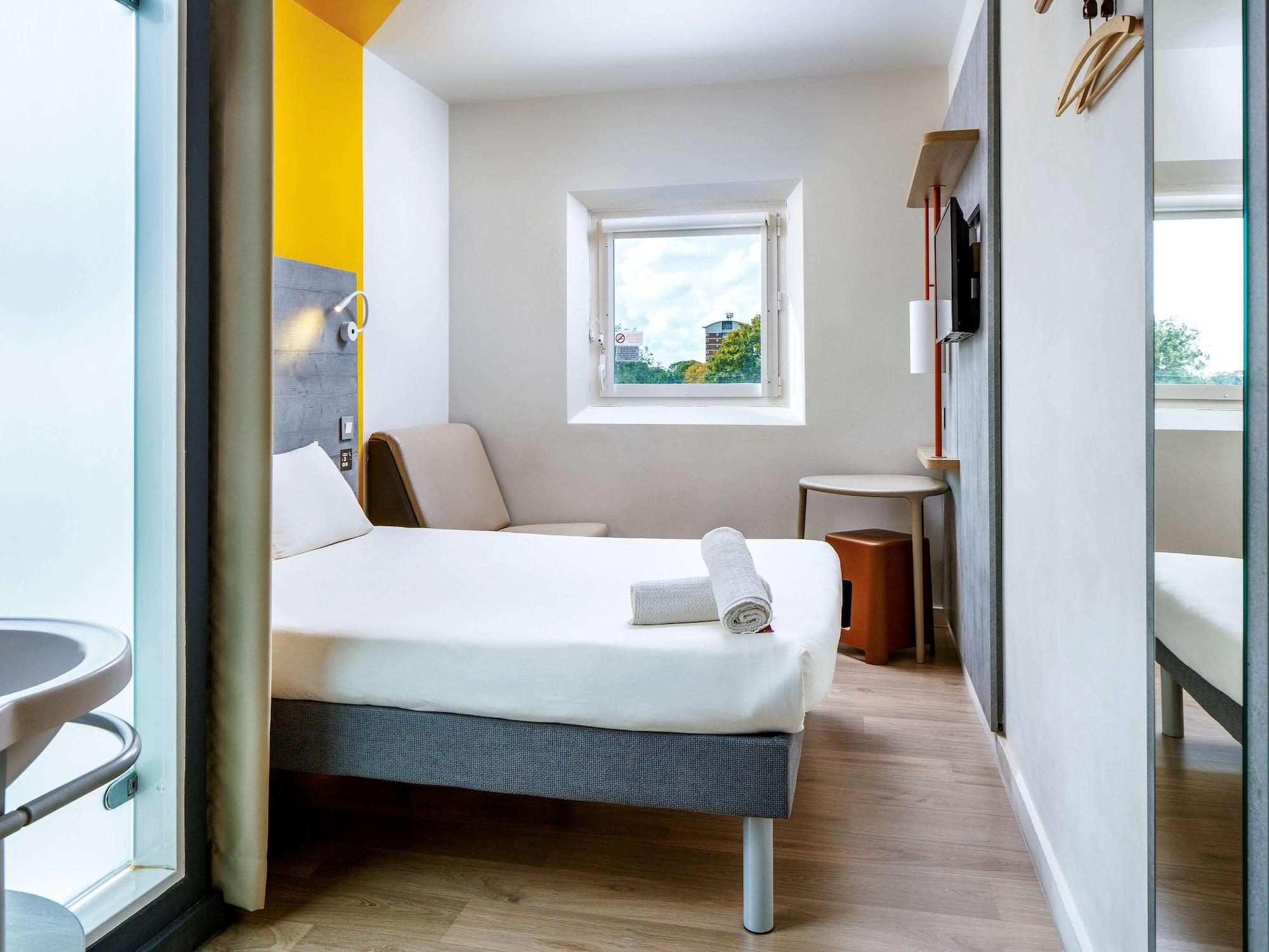 Ibis Budget London Hounslow Extérieur photo