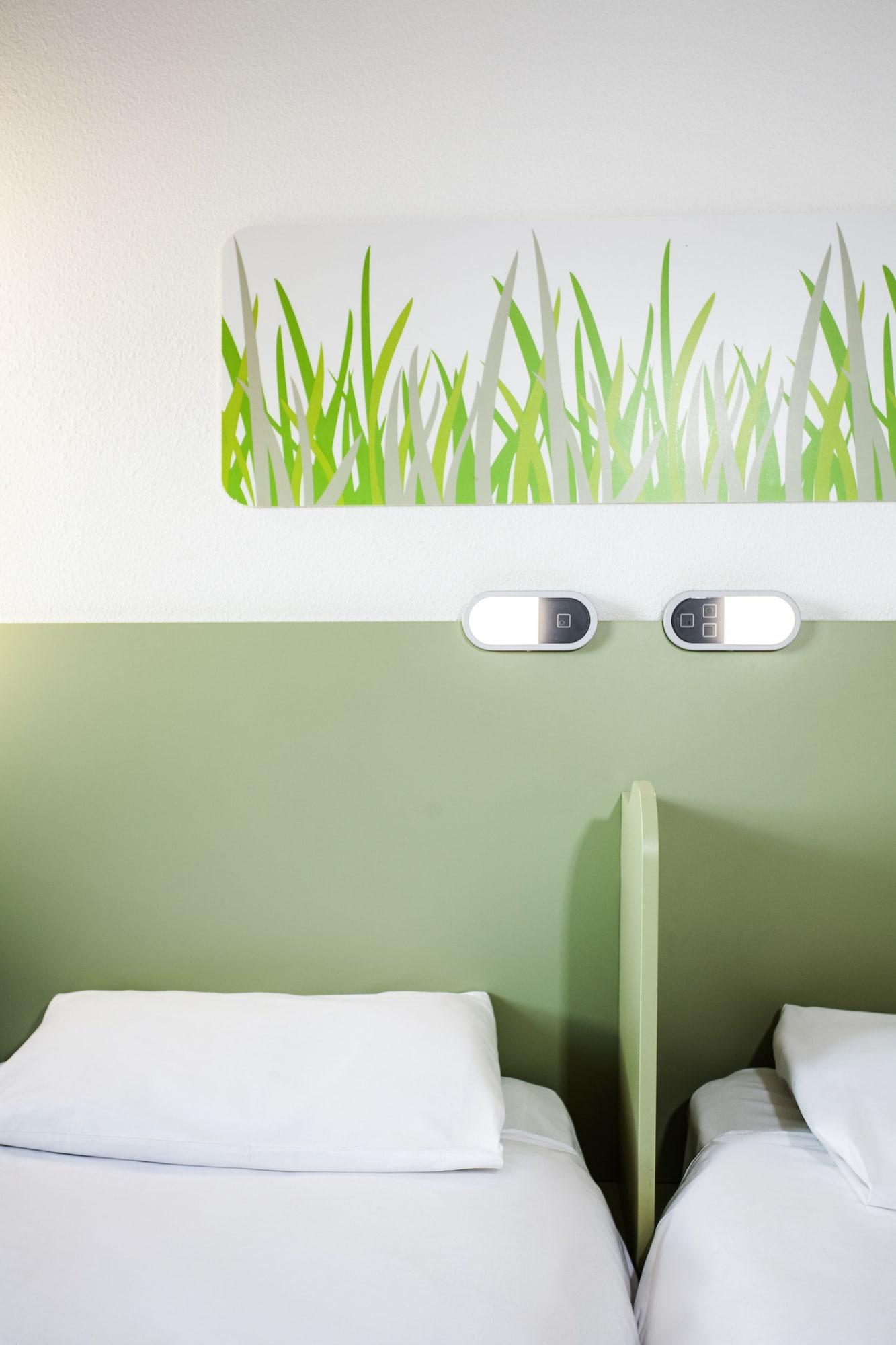Ibis Budget London Hounslow Extérieur photo