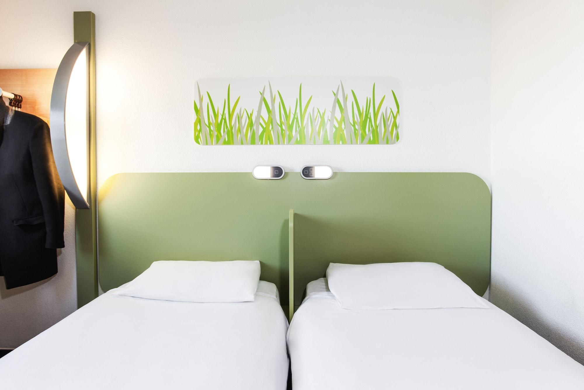 Ibis Budget London Hounslow Extérieur photo