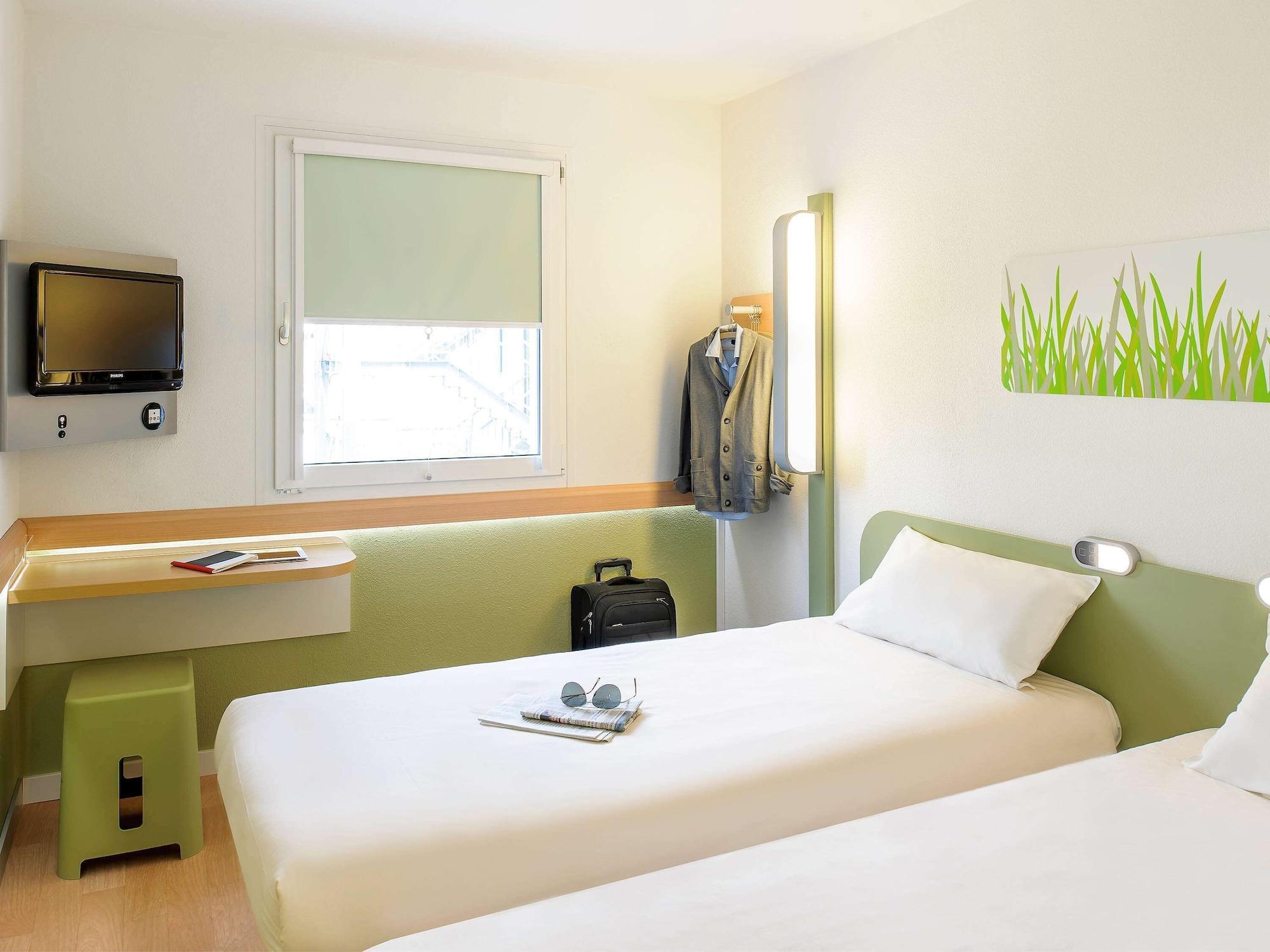 Ibis Budget London Hounslow Extérieur photo
