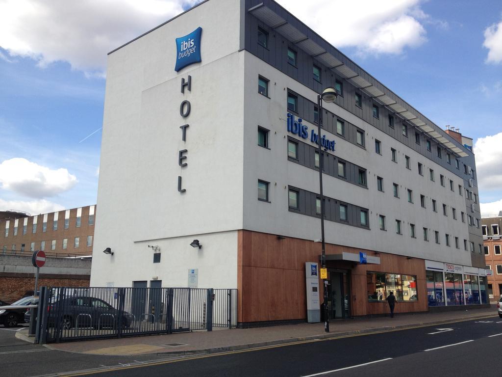 Ibis Budget London Hounslow Extérieur photo