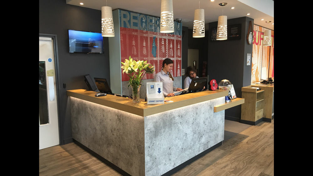 Ibis Budget London Hounslow Extérieur photo