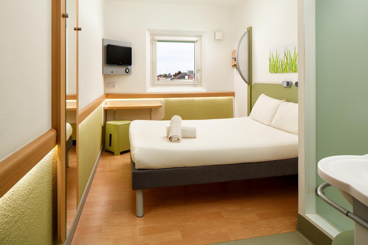 Ibis Budget London Hounslow Extérieur photo