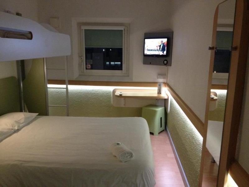 Ibis Budget London Hounslow Extérieur photo