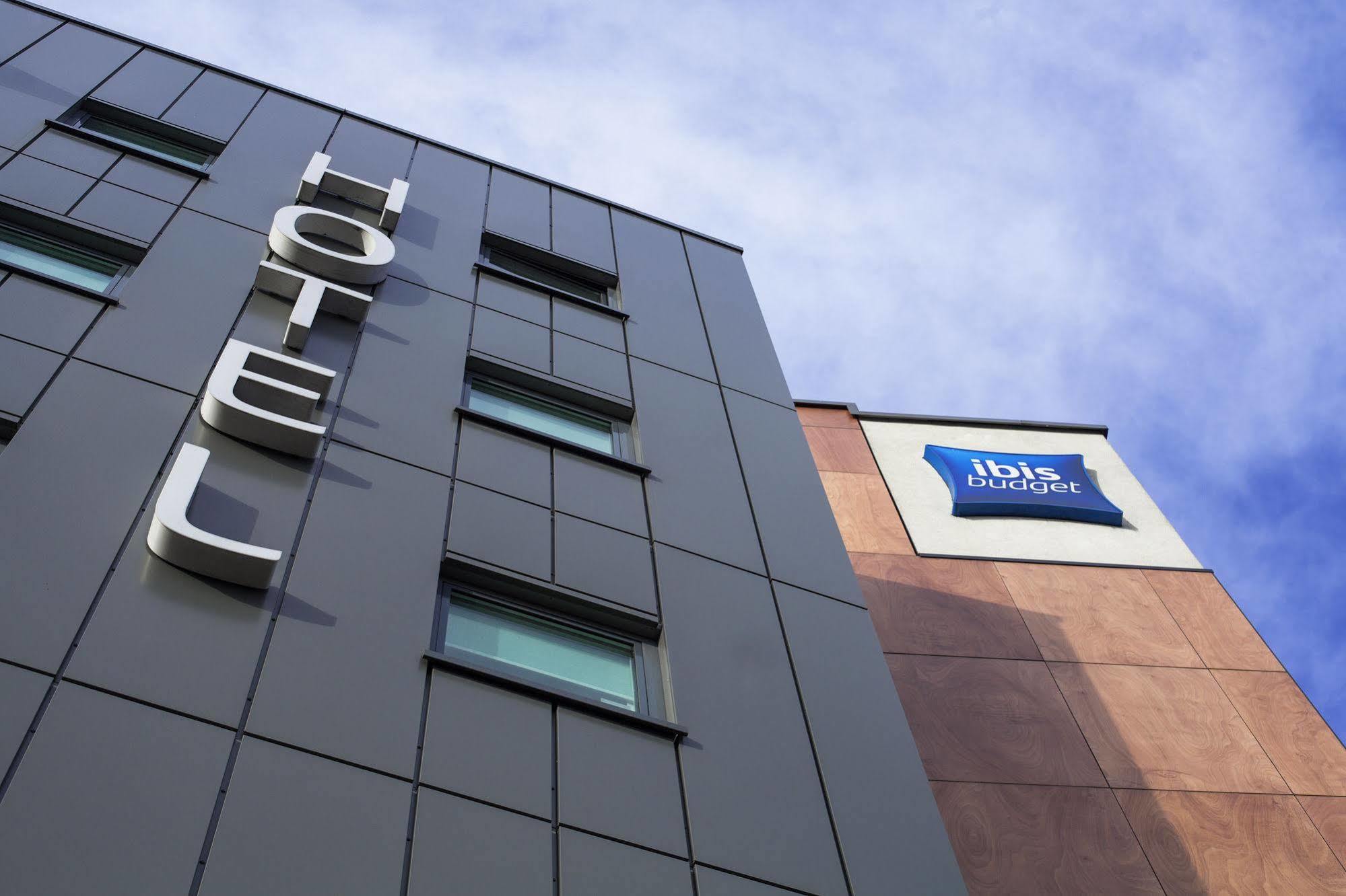 Ibis Budget London Hounslow Extérieur photo