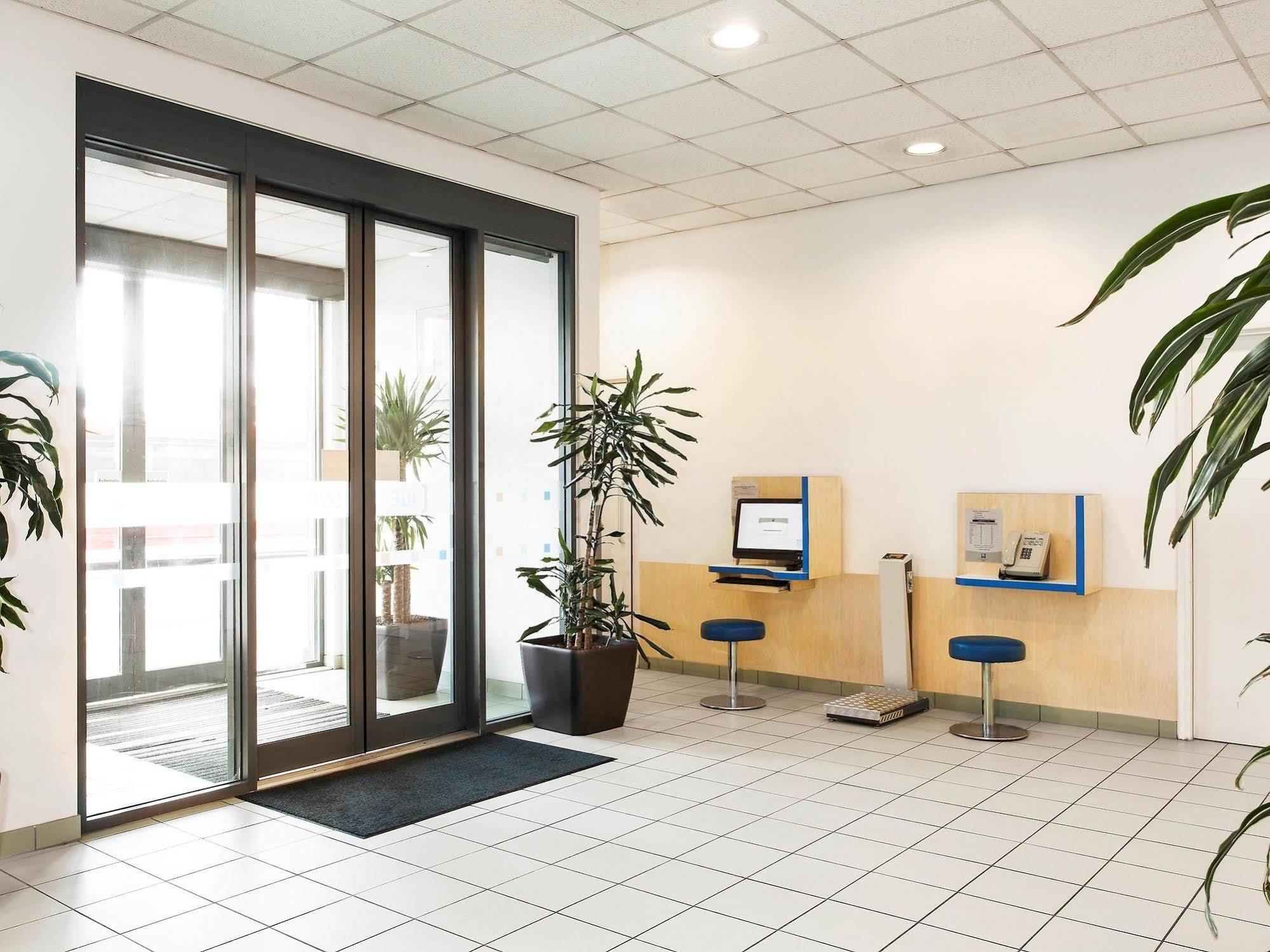 Ibis Budget London Hounslow Extérieur photo