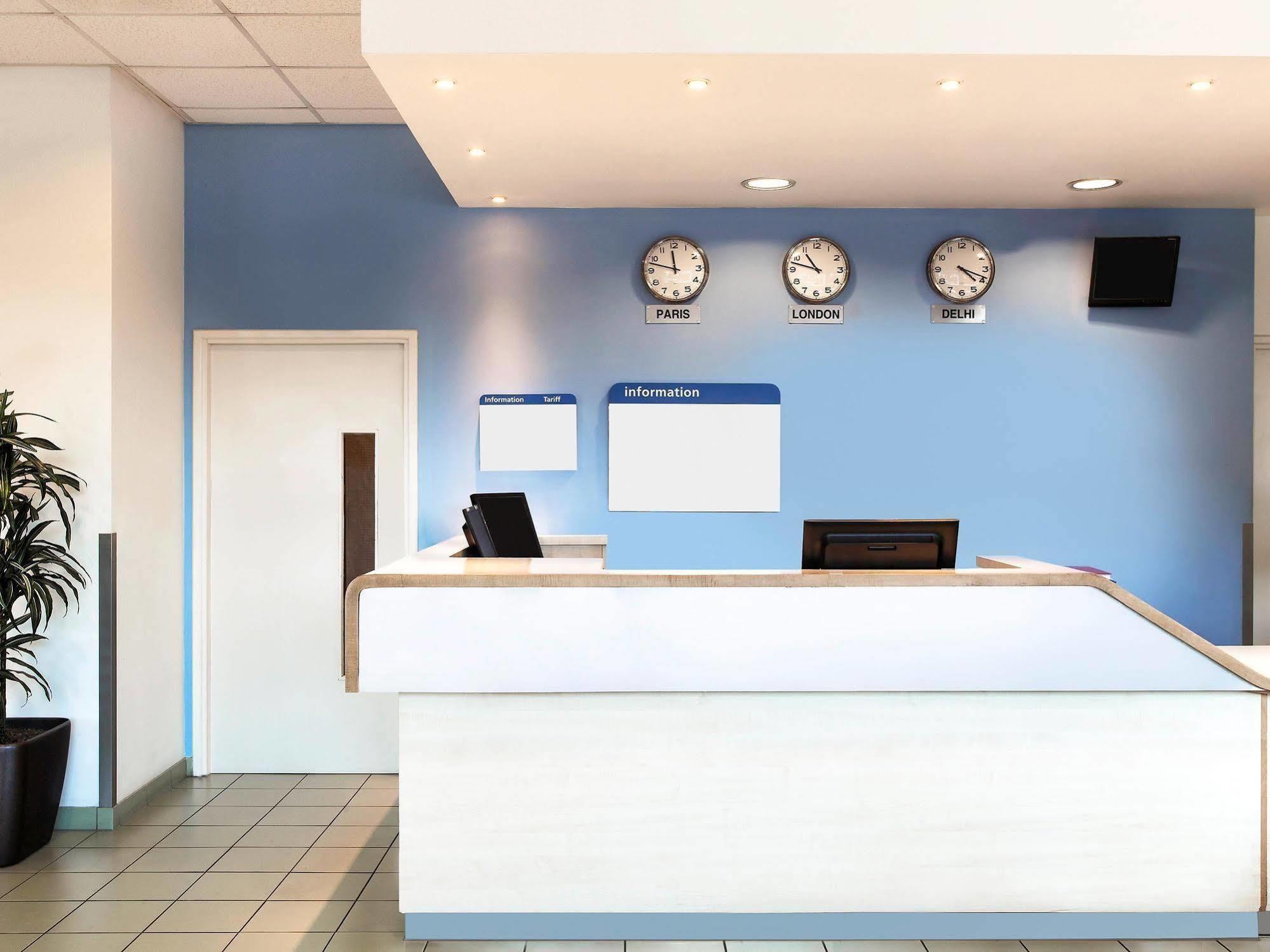 Ibis Budget London Hounslow Extérieur photo