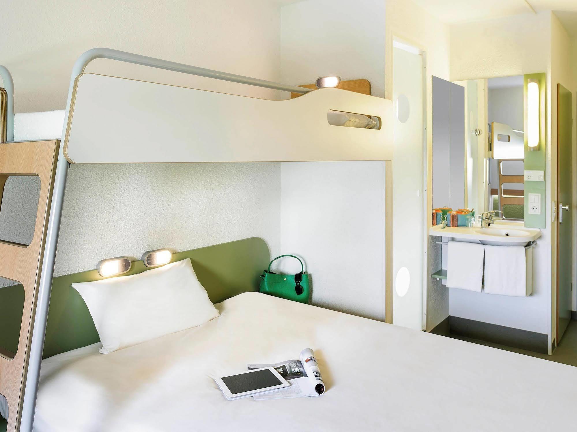 Ibis Budget London Hounslow Extérieur photo