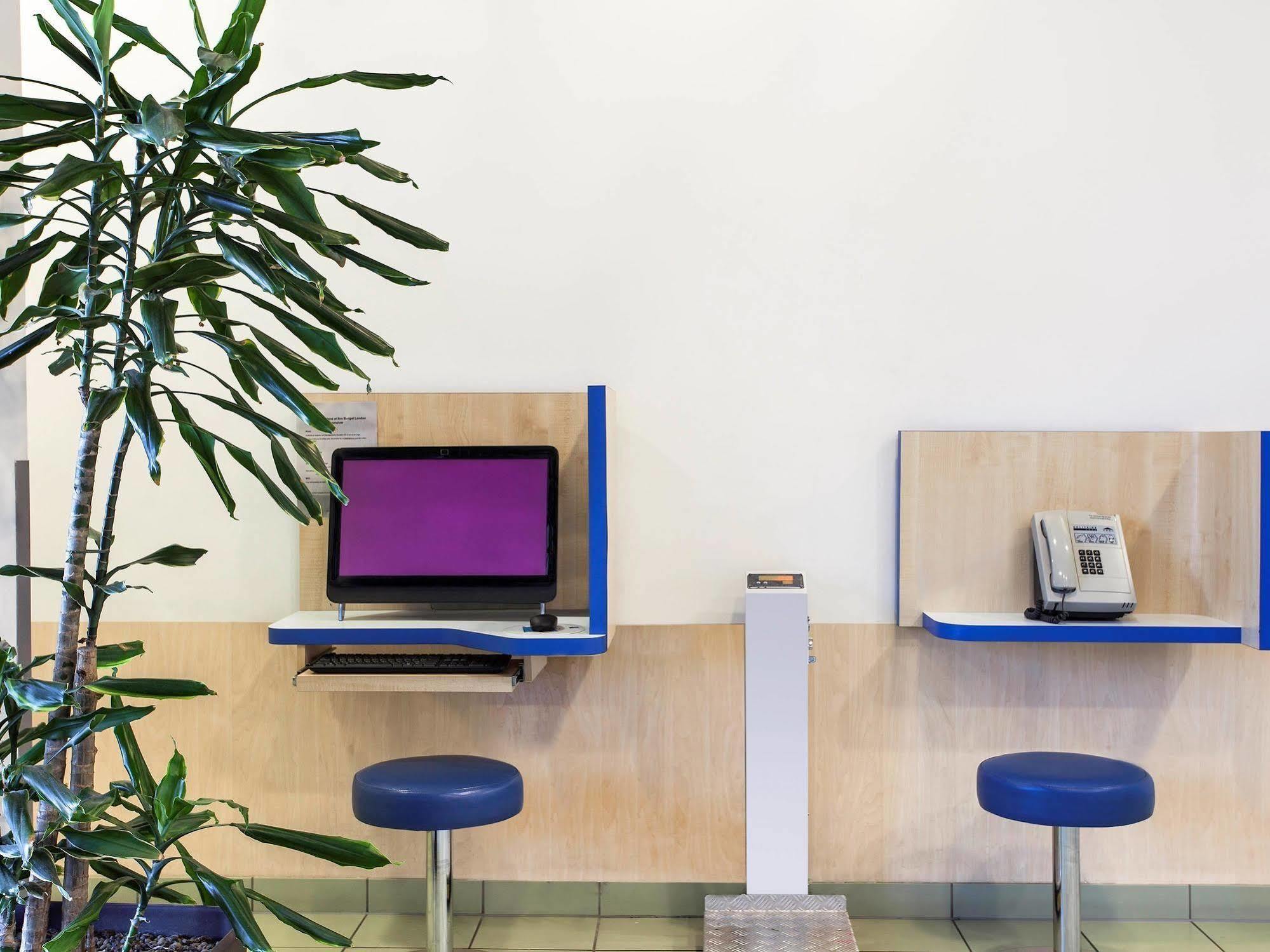 Ibis Budget London Hounslow Extérieur photo